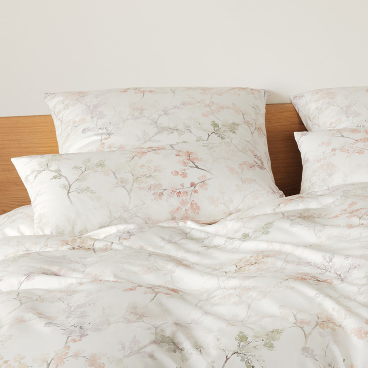 Bettwäsche Mako Satin Symphony Creme mit Blütenmuster 135 x 200 cm