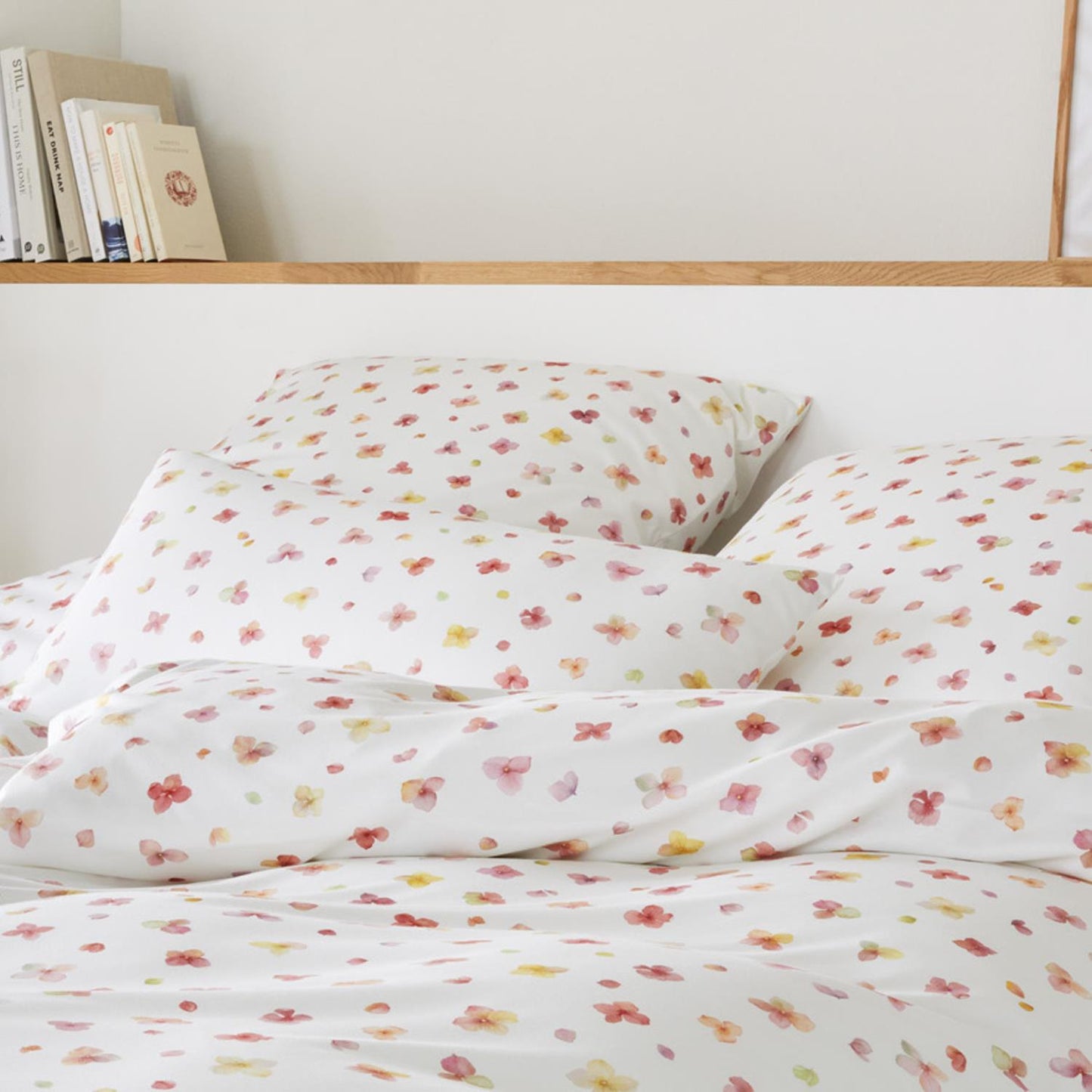 Detailaufnahme der hautsympathischer Interlock Jersey Bettwäsche Petals – feinste Stoffstruktur und hochwertige Verarbeitung.