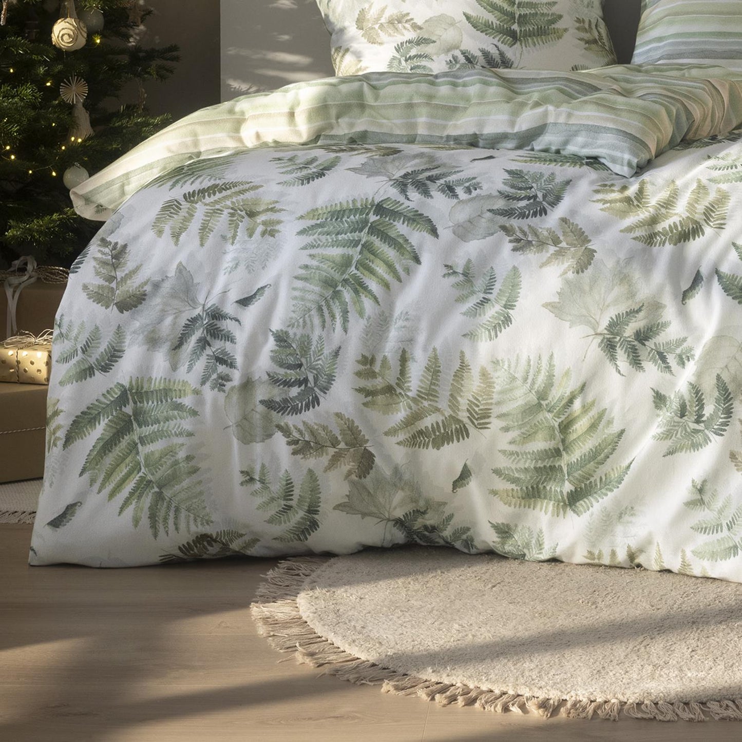 Estella Flanell Bettwäsche Fern leaves 4469-530 Blatt Streifen 135x200