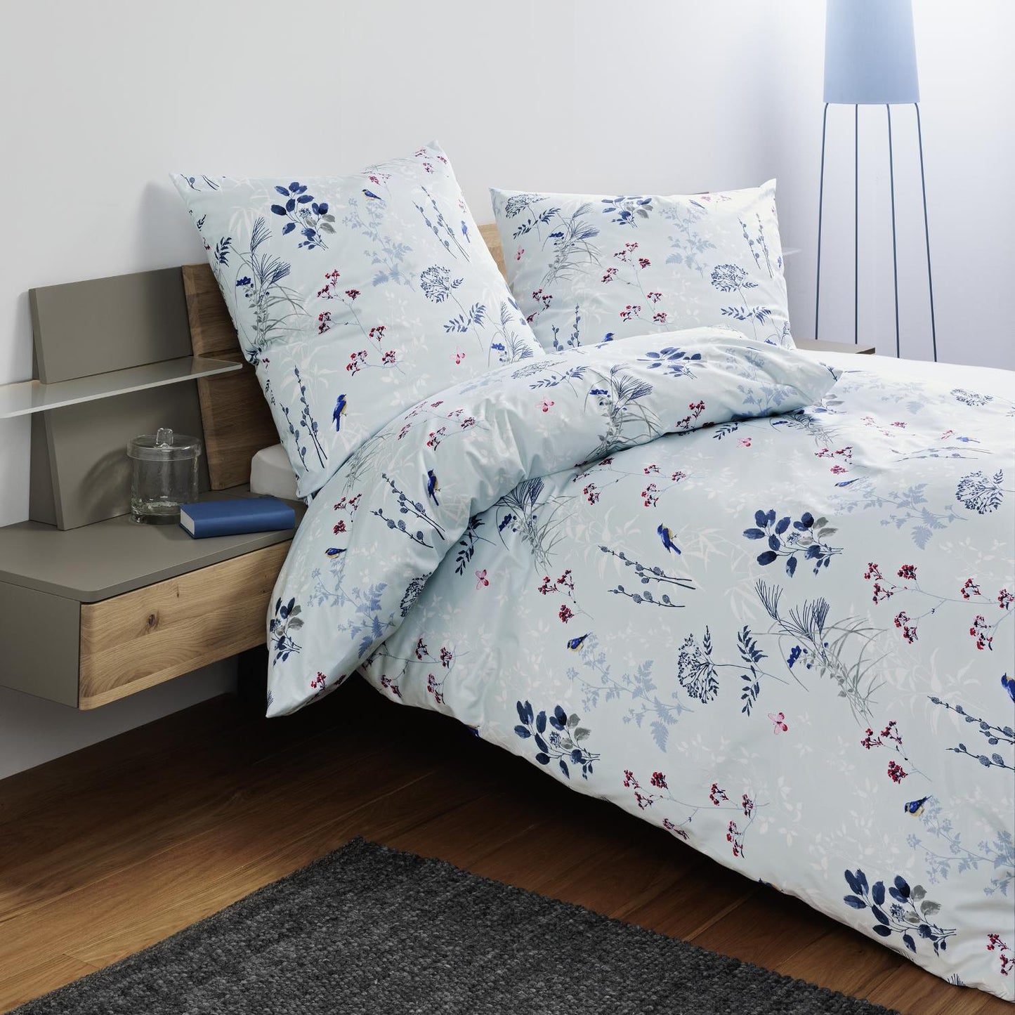 Janine Mako Satin Bettwäsche Moments 98126-02 Blumen Eisblau 135x200