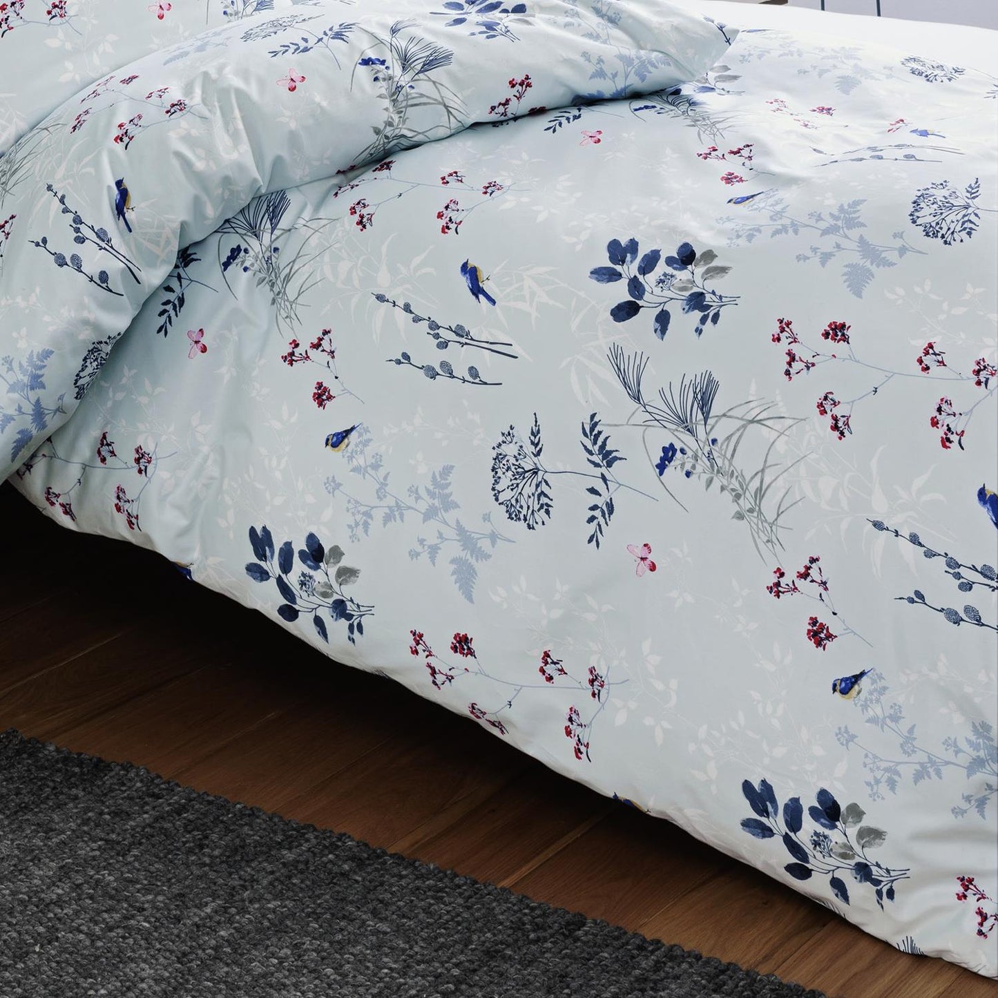 Janine Mako Satin Bettwäsche Moments 98126-02 Blumen Eisblau 135x200
