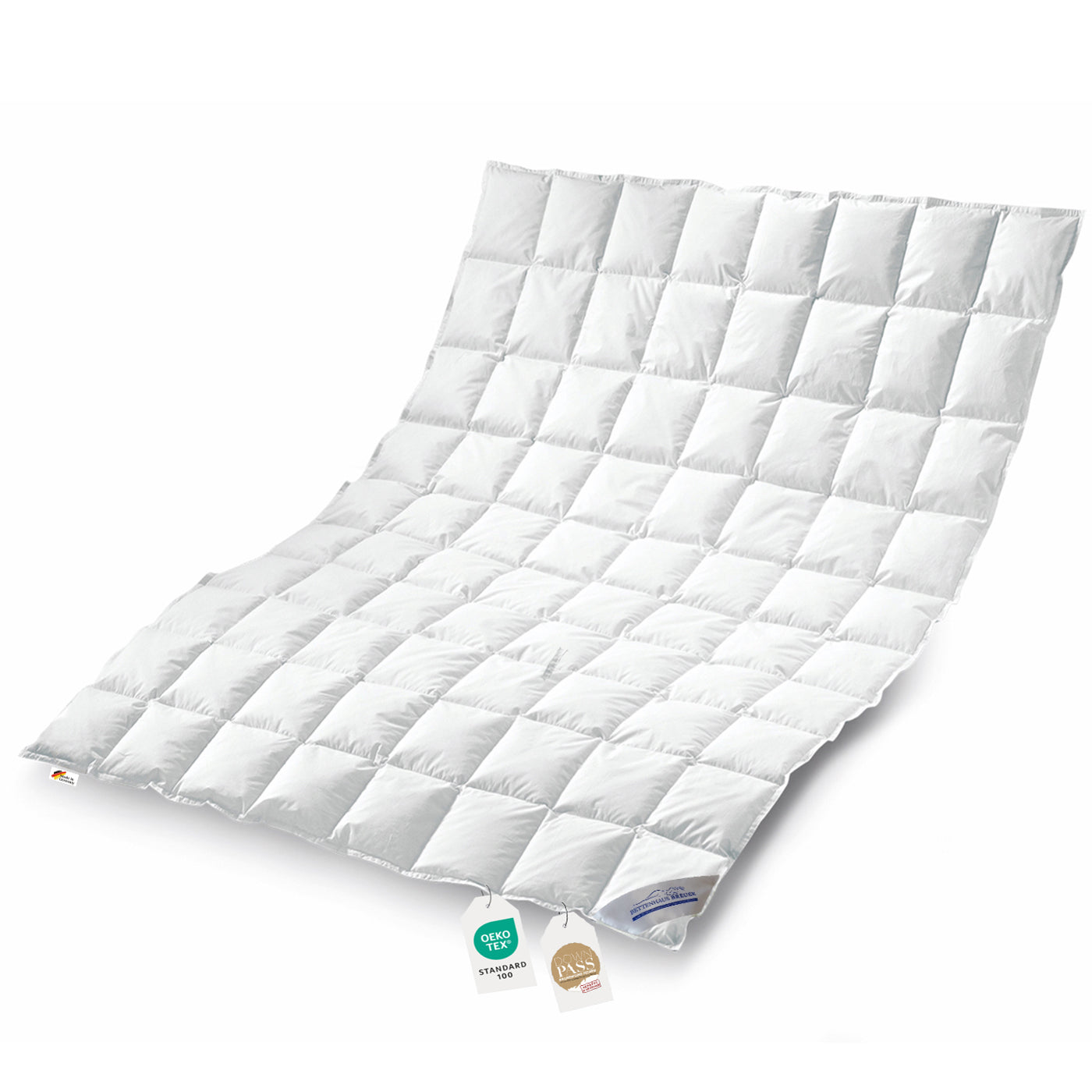 Eine Bettdecke 135x200 mit Kassettensteppung leichte Daunenfuellung geeignet als Sommerdecke