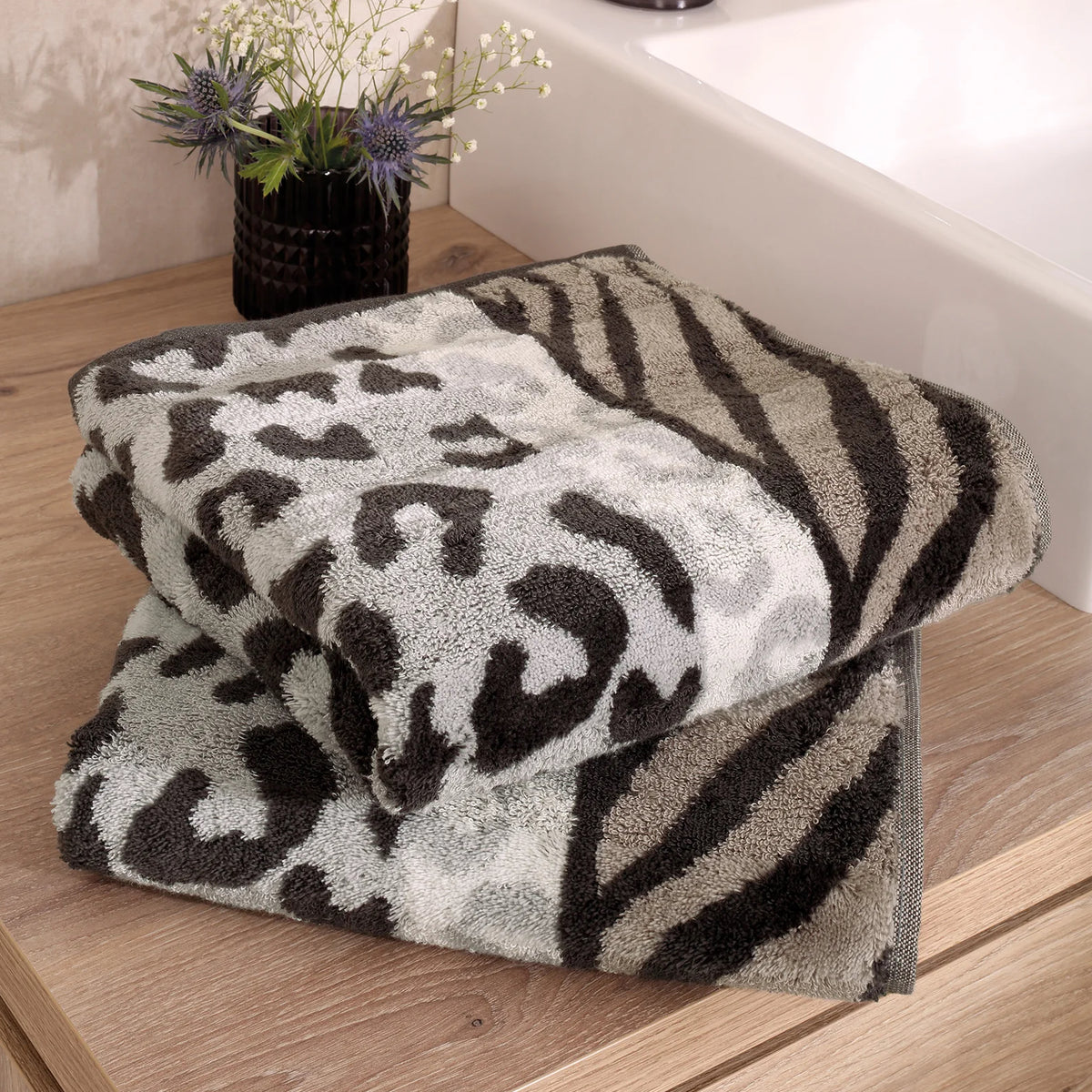 Cawö Handtuch Duschtuch Noblesse Animal 1090-77 Leo Zebra grau