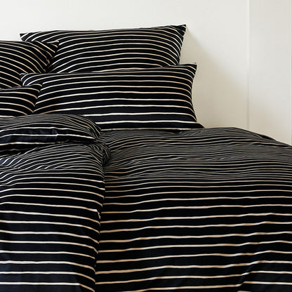 Bettwäsche Mako Satin Lines Schwarz mit Streifenmuster 135 x 200 cm