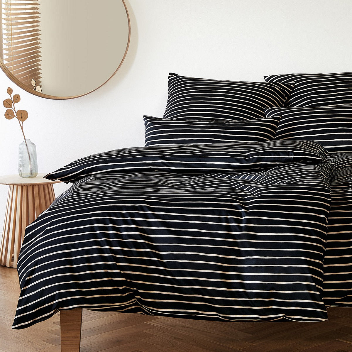 Bettwäsche Mako Satin Lines Schwarz mit Streifenmuster 135 x 200 cm