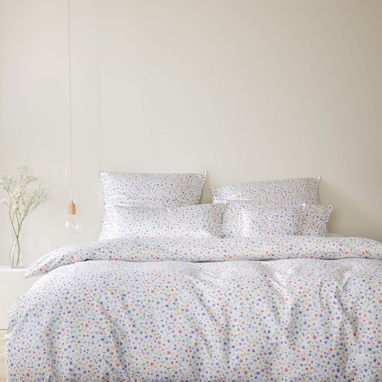 Elegante Mako Satin Bettwäsche Beauties 24578-0 Blumen weiß 135x200