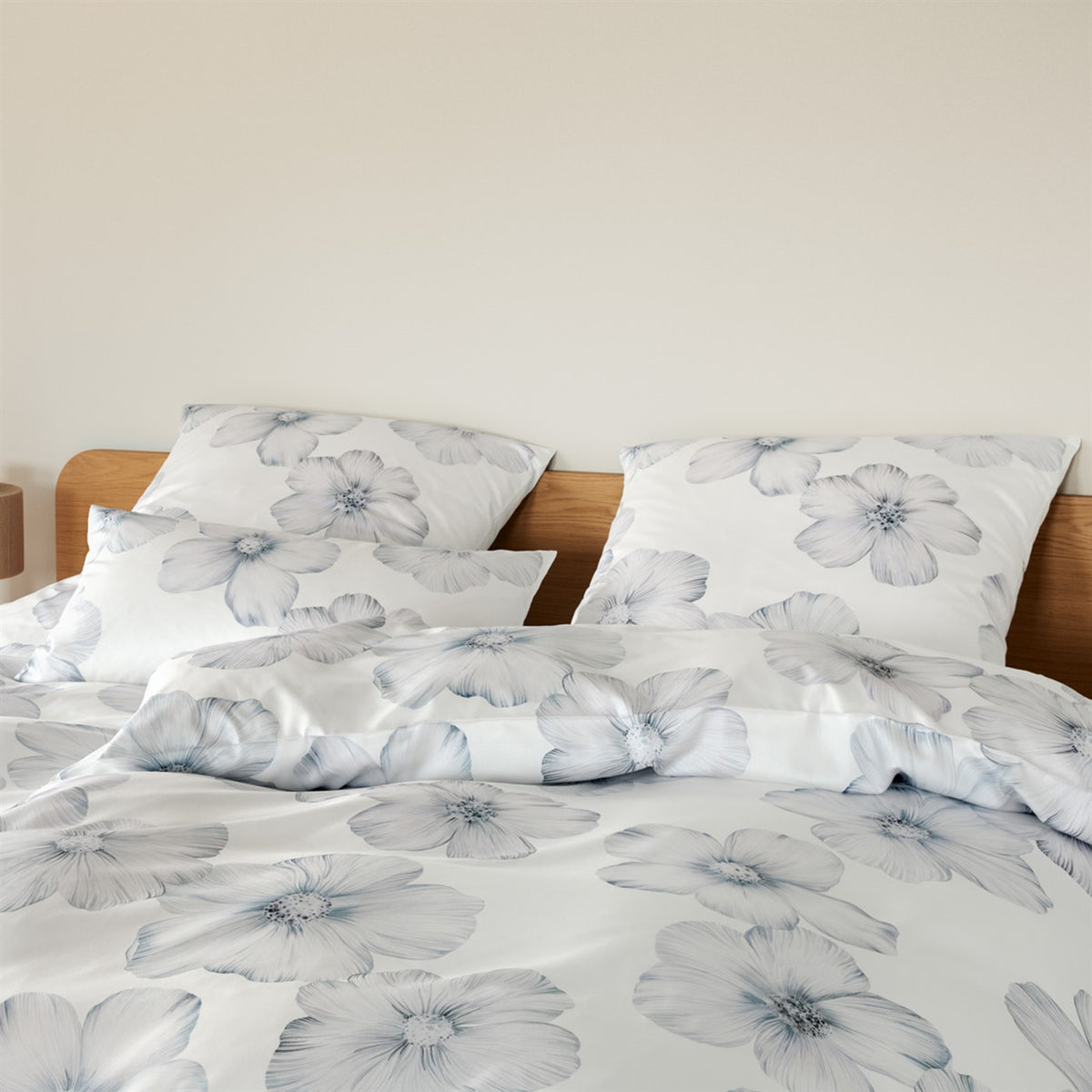 Bettwäsche Mako Satin Devine Weiß mit Blütenmuster 135 x 200 cm