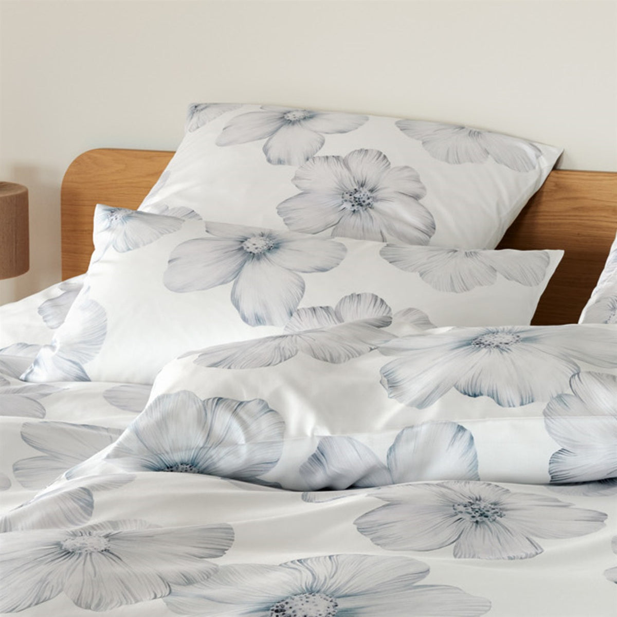 Bettwäsche Mako Satin Devine Weiß mit Blütenmuster 135 x 200 cm