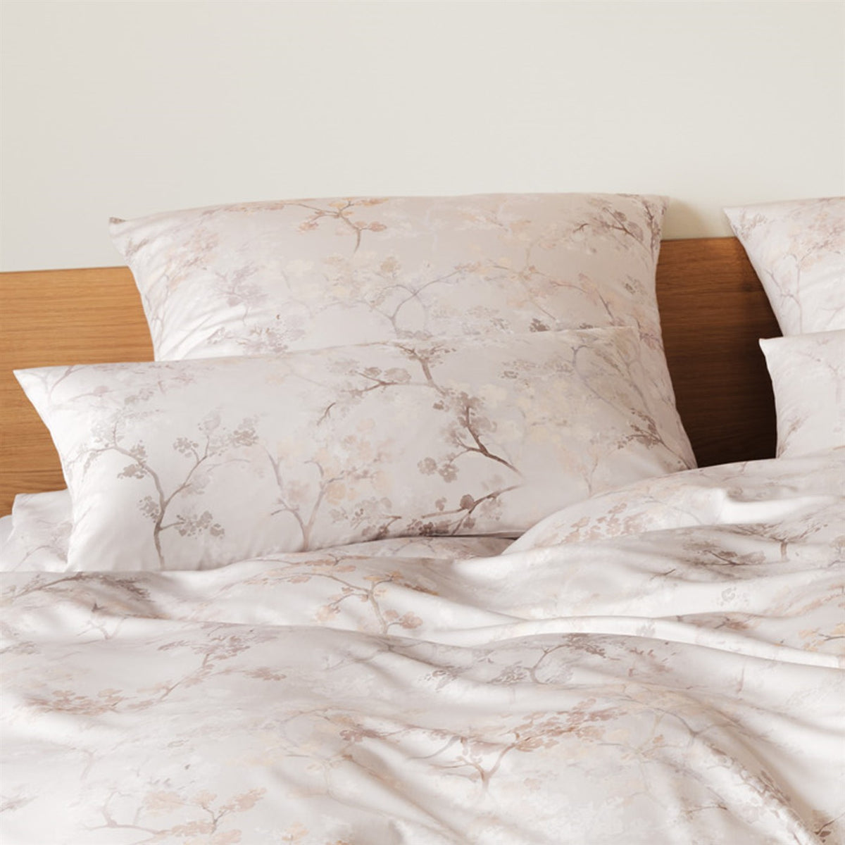 Bettwäsche Mako Satin Symphony Mauve mit Blütenmuster 135 x 200 cm