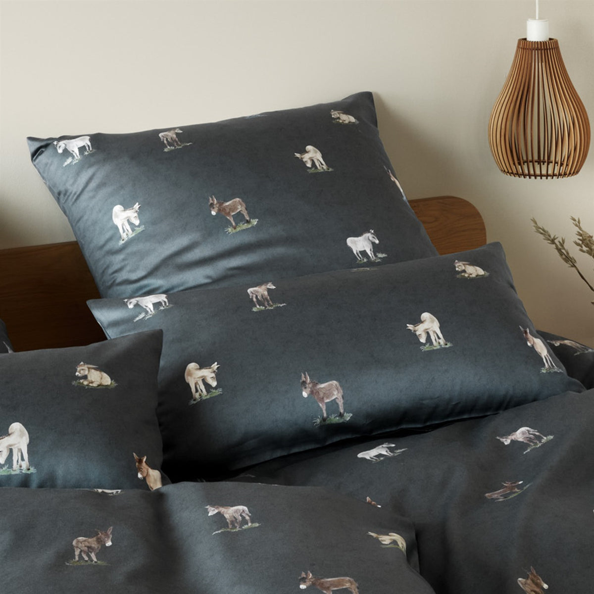 Bettwäsche Mako Satin Donkey Blau mit Tiermuster 135 x 200 cm