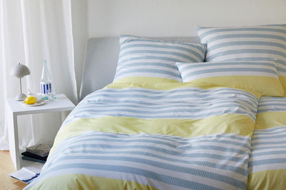 Seitenansicht der hautsympathischer Interlock Jersey Bettwäsche Summerstripe – pflegeleicht und stilvoll.