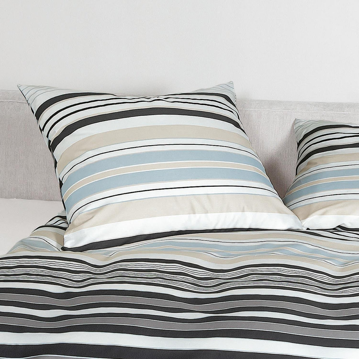 Bettwäsche Mako Satin Palermo Grau mit Streifenmuster 135 x 200 cm