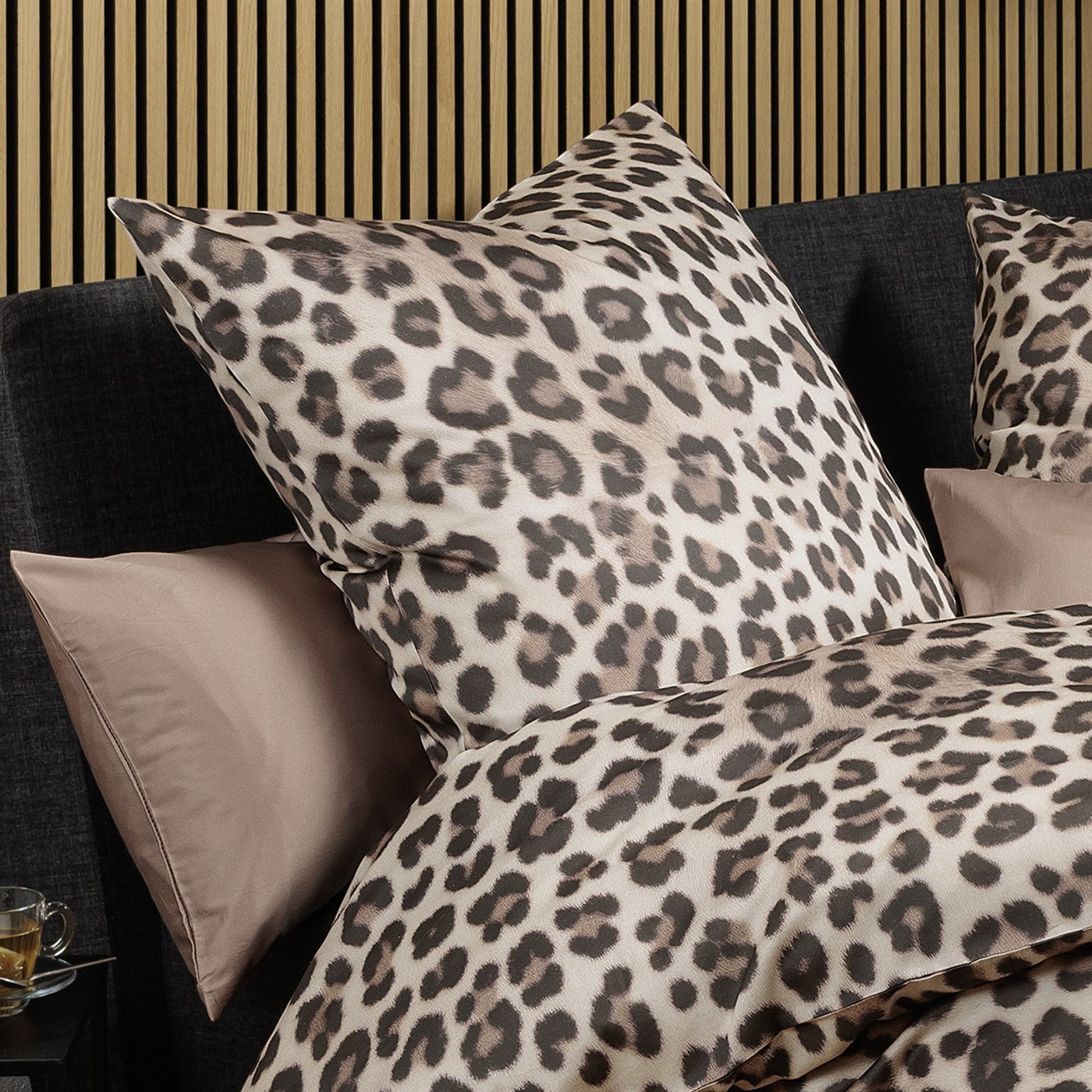 Bettwäsche Mako Satin Modern Art Sand mit Leopardenmuster 135 x 200 cm