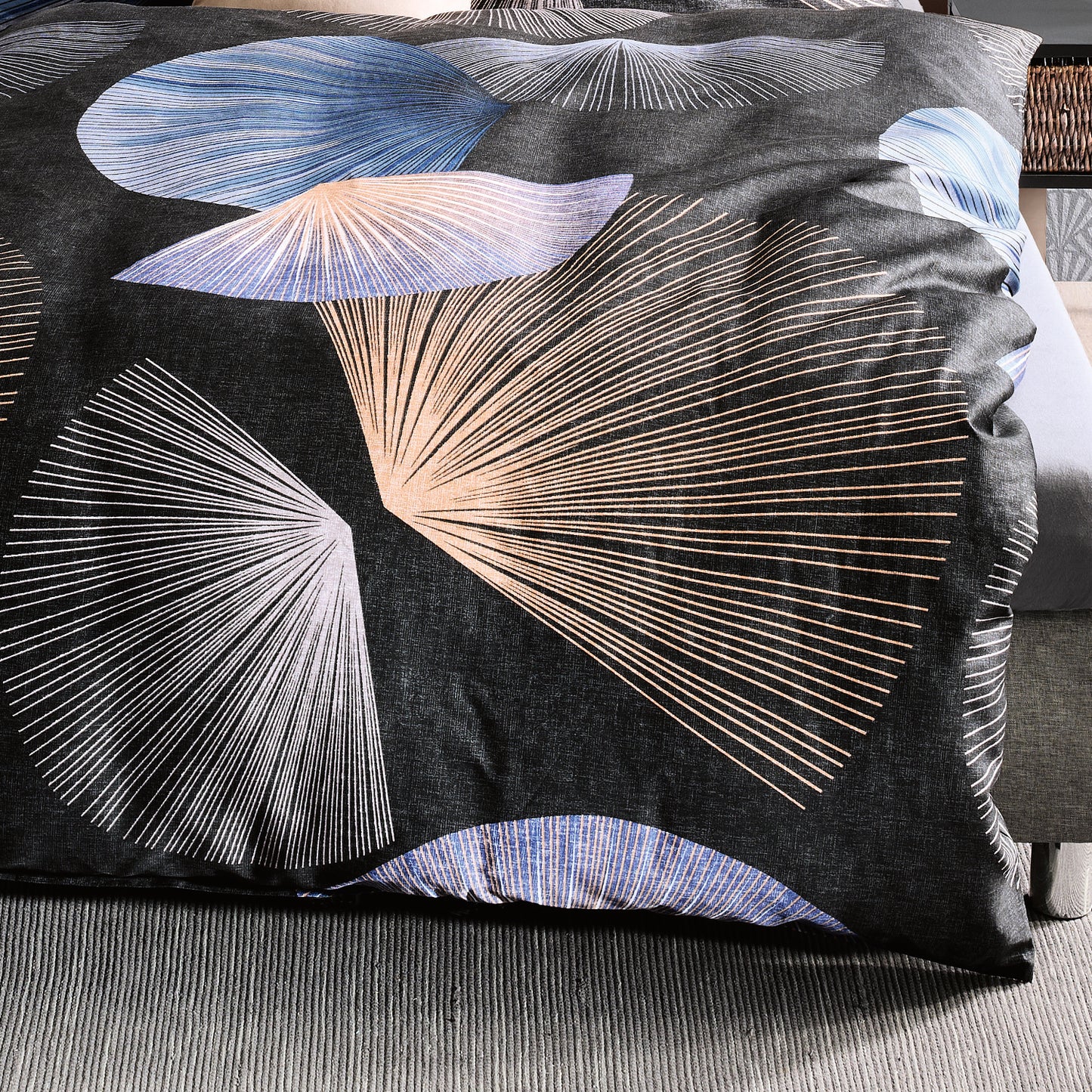 Bettwäsche Kaeppel Satin 540-10 Koya Fächer schwarz grau blau 135x200