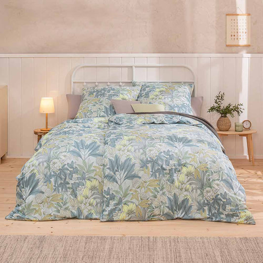 Luxuriöse Bettwäsche aus hautsympathischer Interlock Jersey – gemachtes Bett im Design Florentin, ideal für Allergiker.
