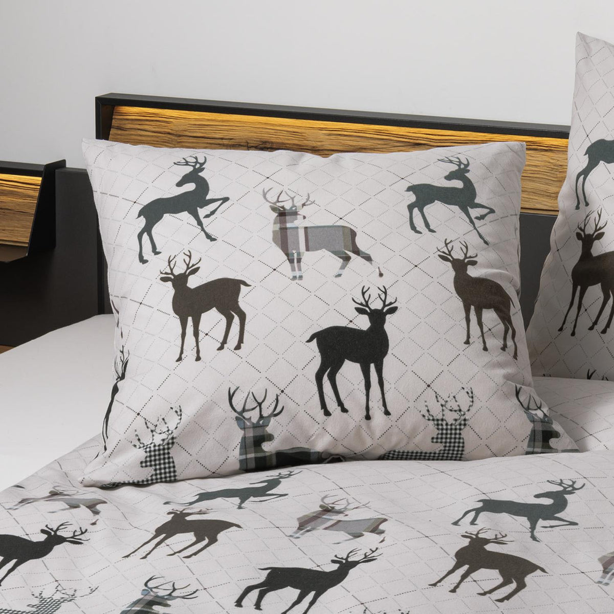 Bettwäsche Feinbiber Davos Natur mit Hirschmotiv 135 x 200 cm