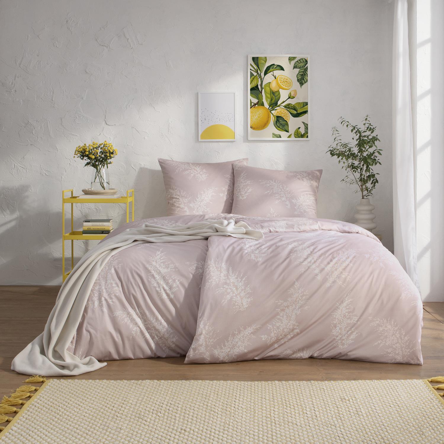 Luxuriöse Bettwäsche aus hautsympathischer Interlock Jersey – gemachtes Bett im Design Rosalina, ideal für Allergiker.