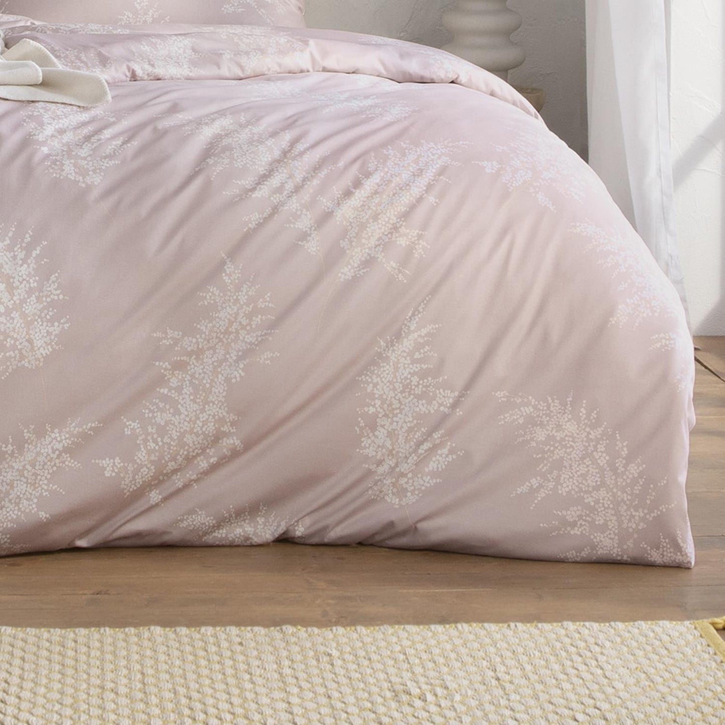 Detailaufnahme der hautsympathischer Interlock Jersey Bettwäsche Rosalina – feinste Stoffstruktur und hochwertige Verarbeitung.