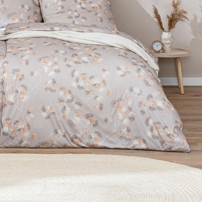 Detailaufnahme der hautsympathischer Interlock Jersey Bettwäsche Rumi – feinste Stoffstruktur und hochwertige Verarbeitung.