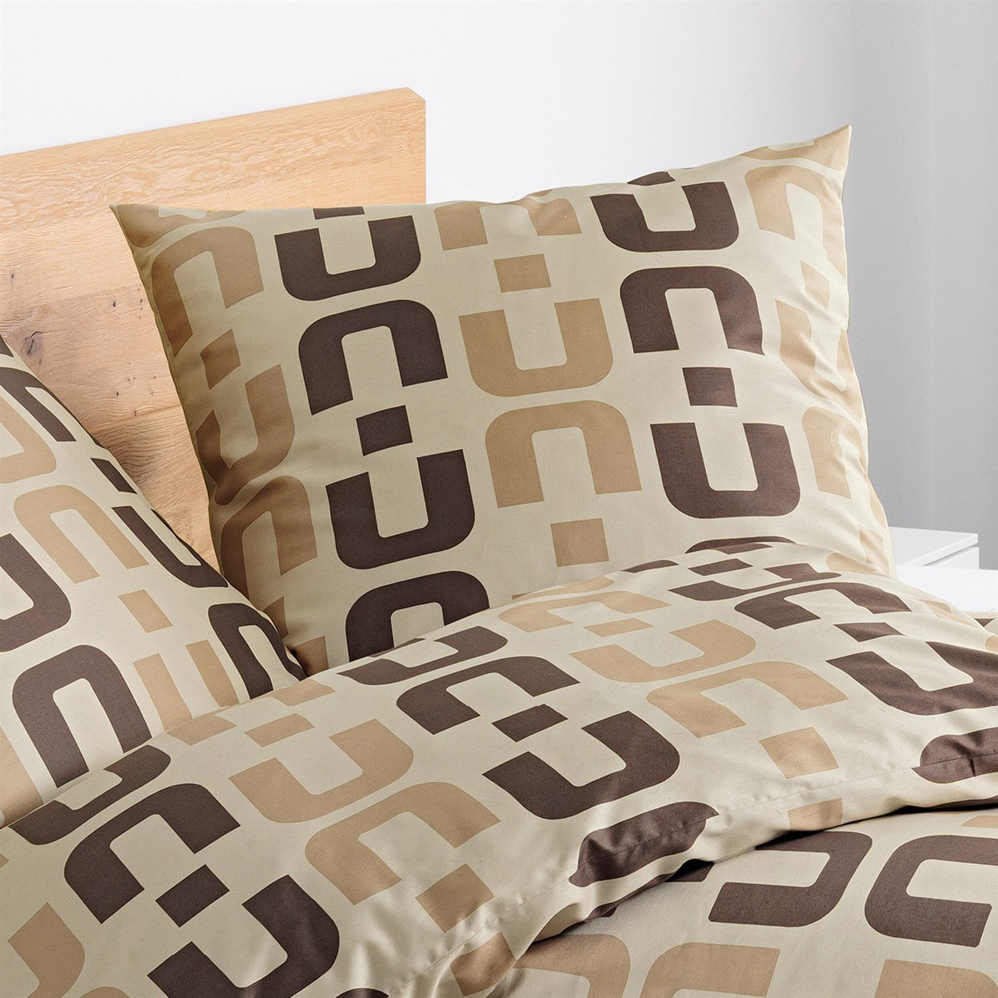 Bettwäsche Mako Satin J.D. Beige mit geometrischem Muster 135 x 200 cm