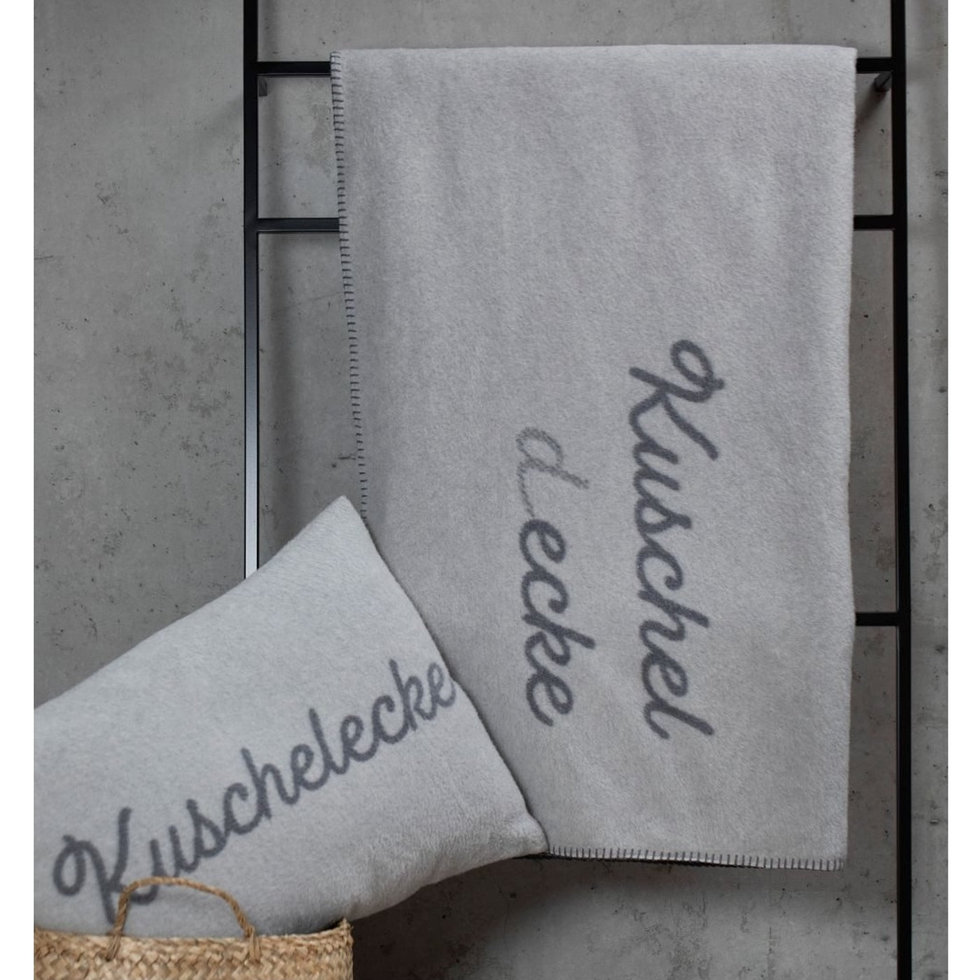 Fussenegger Wohndecke Savona  Kuscheldecke filz hellgrau 150x200