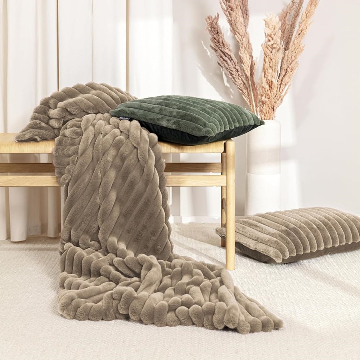 Magma Wohndecke Felldecke Kuscheldecke Raya taupe 140x200
