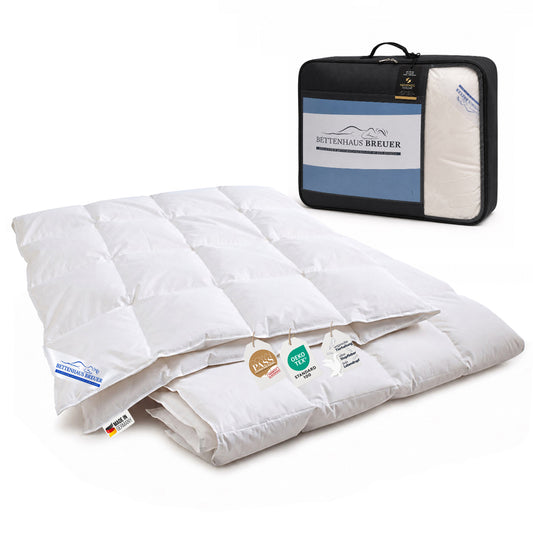 Eine Bettdecke 135x200 gefaltet mit tasche luftige Daunenfuellung deshalb perfekt Sommerdecke